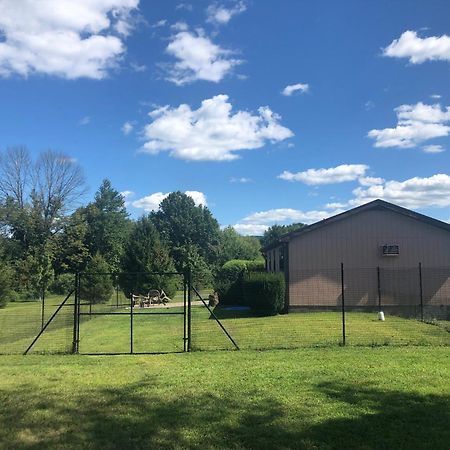 Fenced Yard Chalets From Good Dog Vacations At Big Valley Resort Sciota Exterior photo