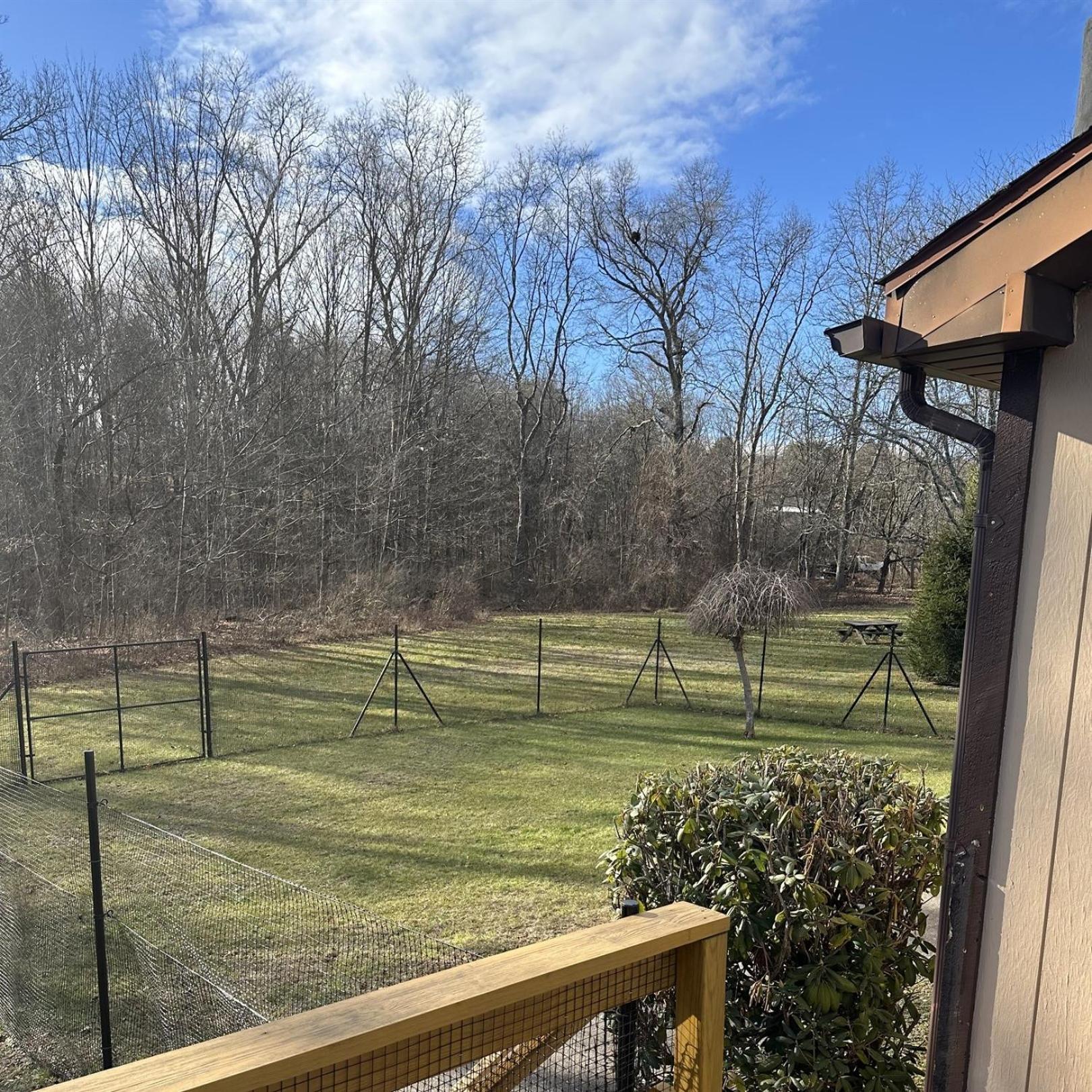Fenced Yard Chalets From Good Dog Vacations At Big Valley Resort Sciota Exterior photo