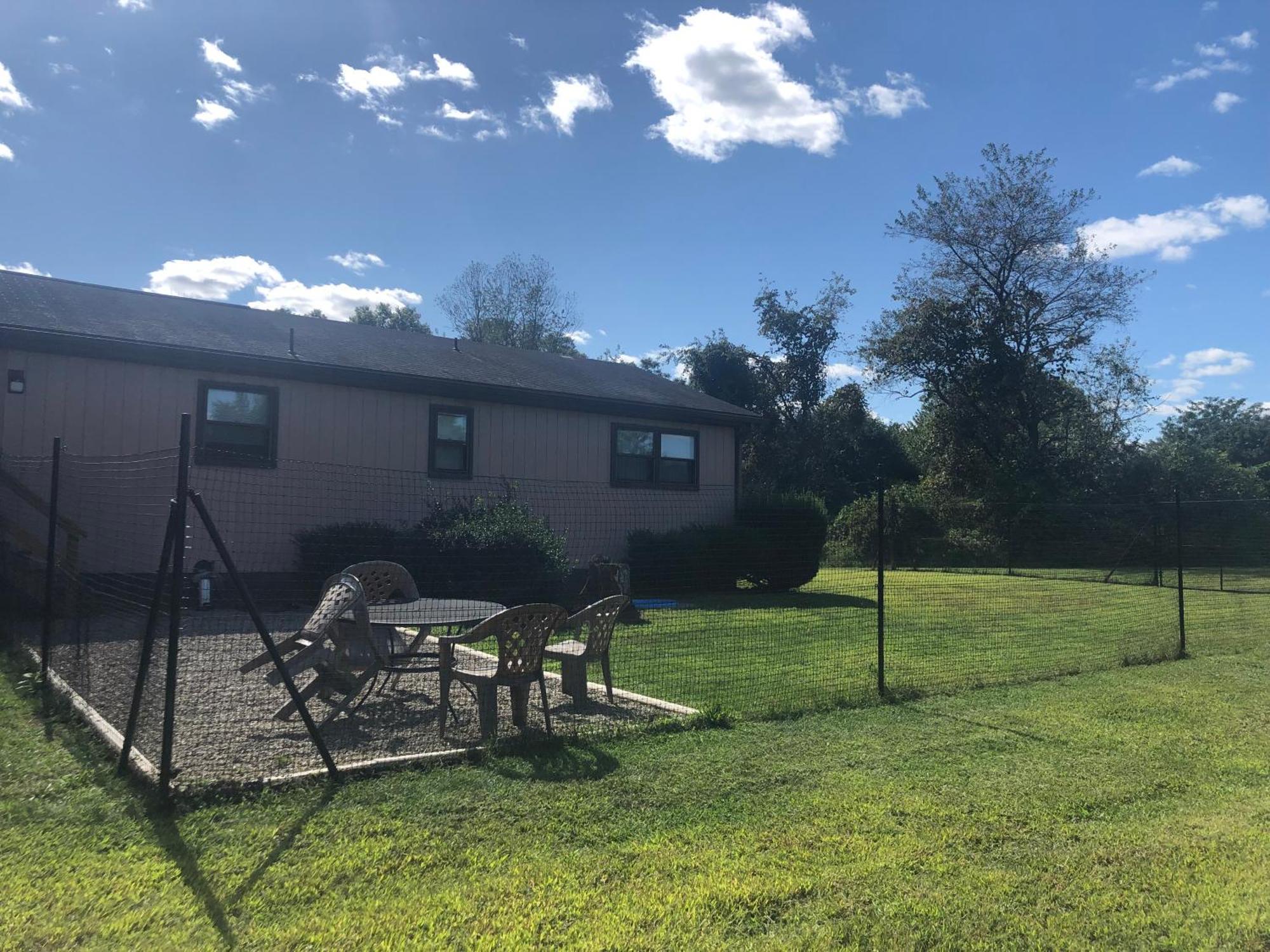 Fenced Yard Chalets From Good Dog Vacations At Big Valley Resort Sciota Exterior photo