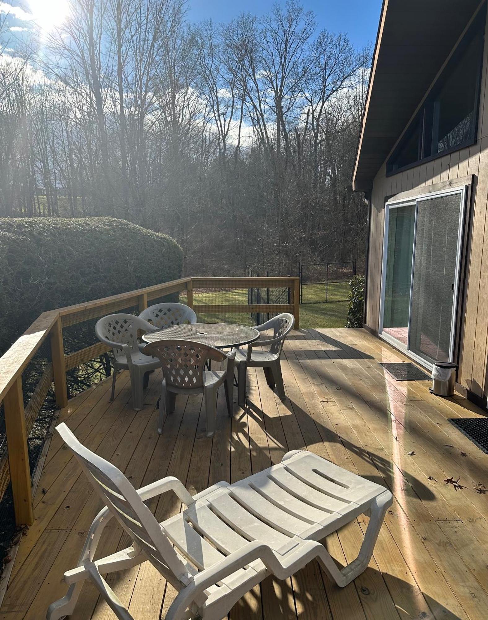 Fenced Yard Chalets From Good Dog Vacations At Big Valley Resort Sciota Exterior photo