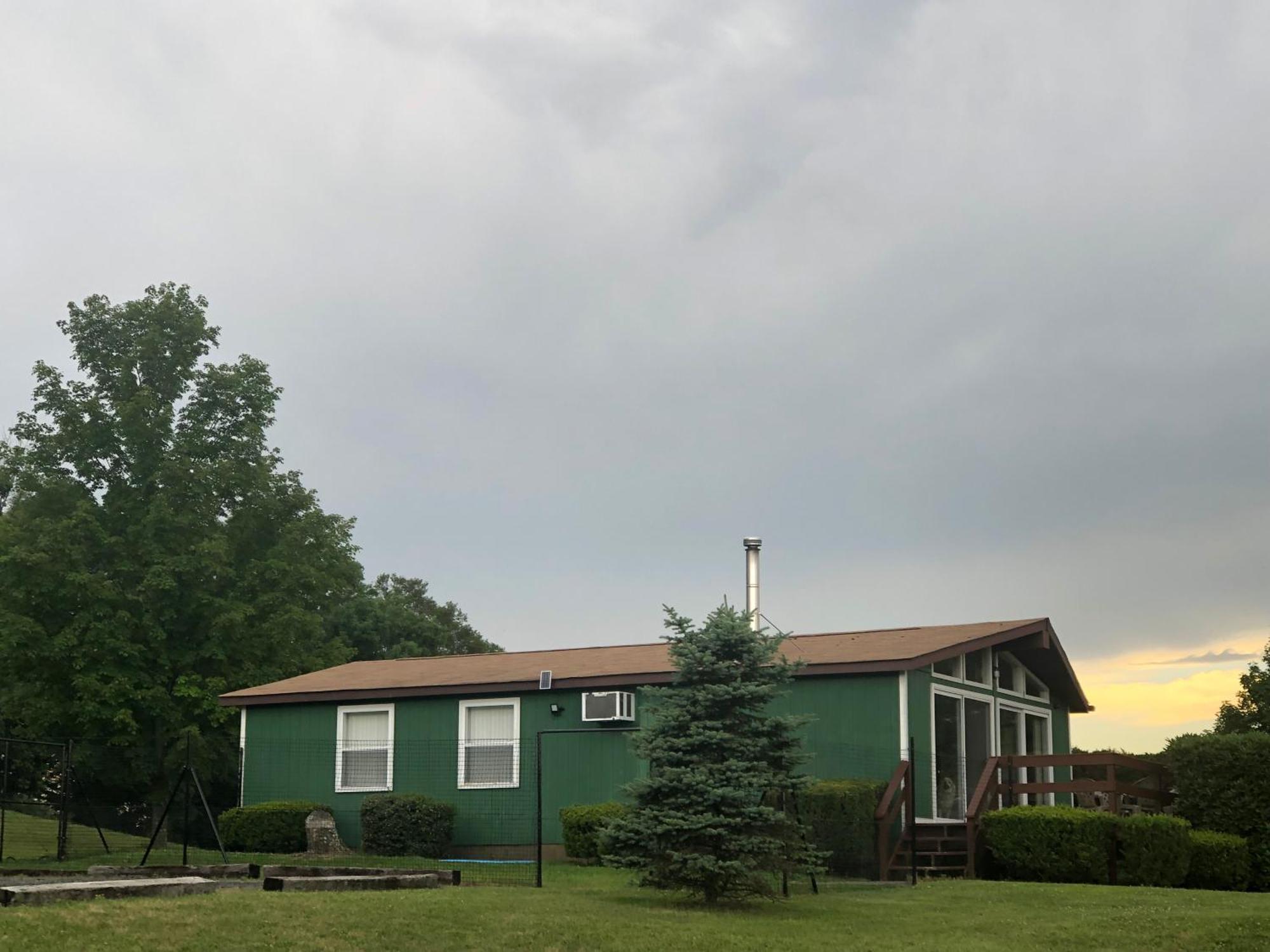 Fenced Yard Chalets From Good Dog Vacations At Big Valley Resort Sciota Exterior photo